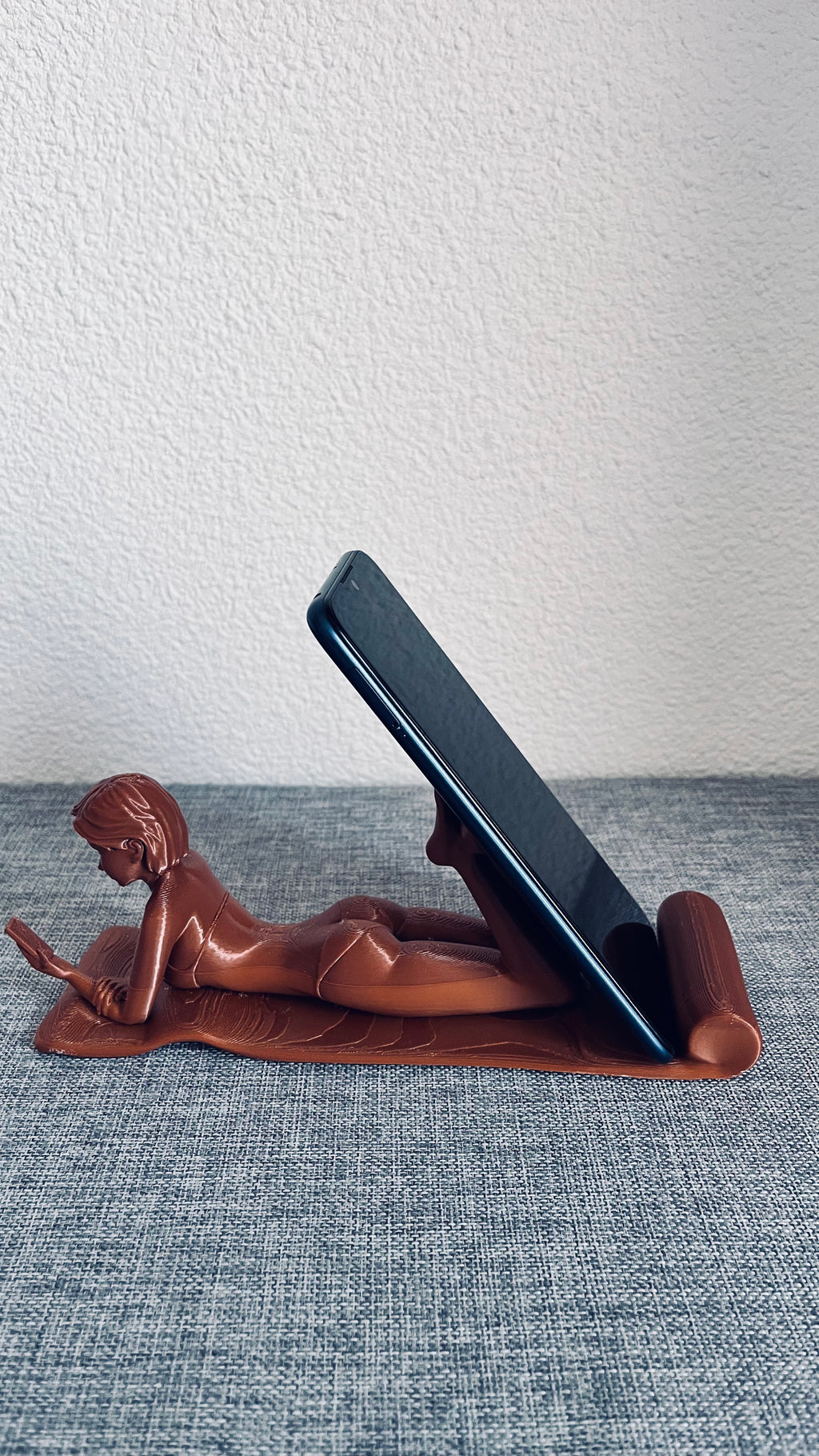 Support téléphone – Femme au bord de plage