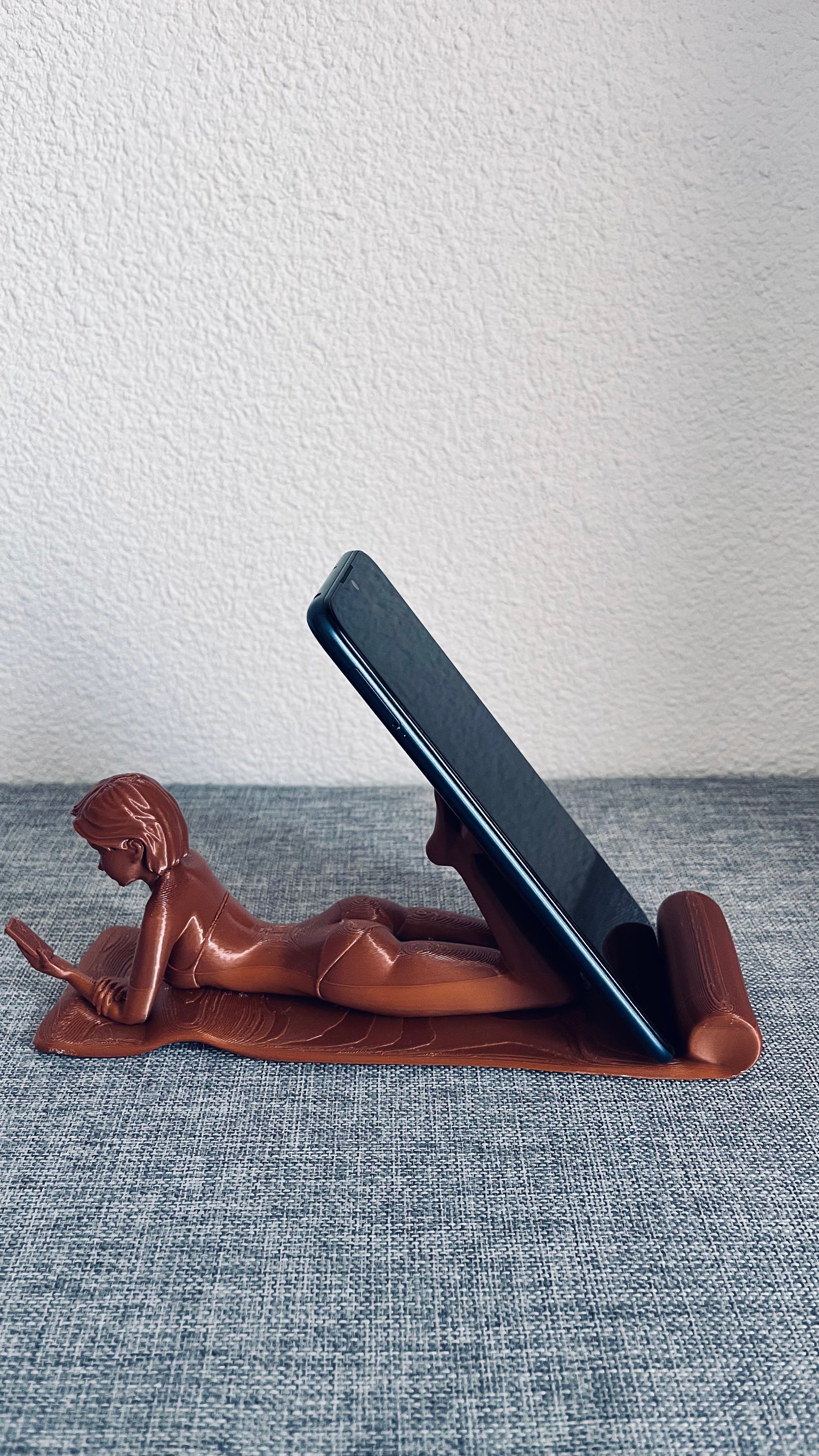 Support téléphone – Femme au bord de plage