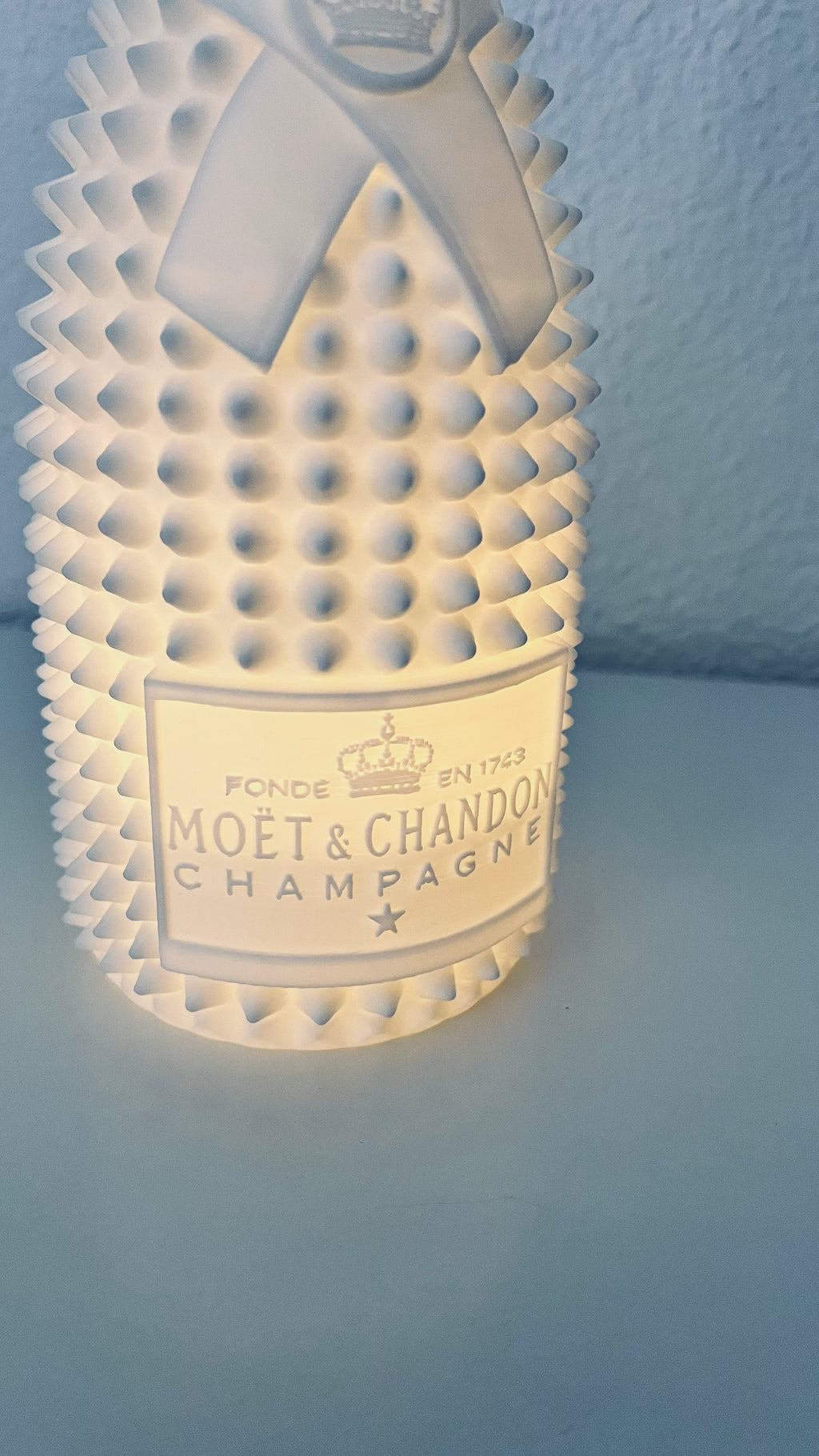 Éclat de Champagne Lumineux – Bouteille LED Décorative – Impression 3D
