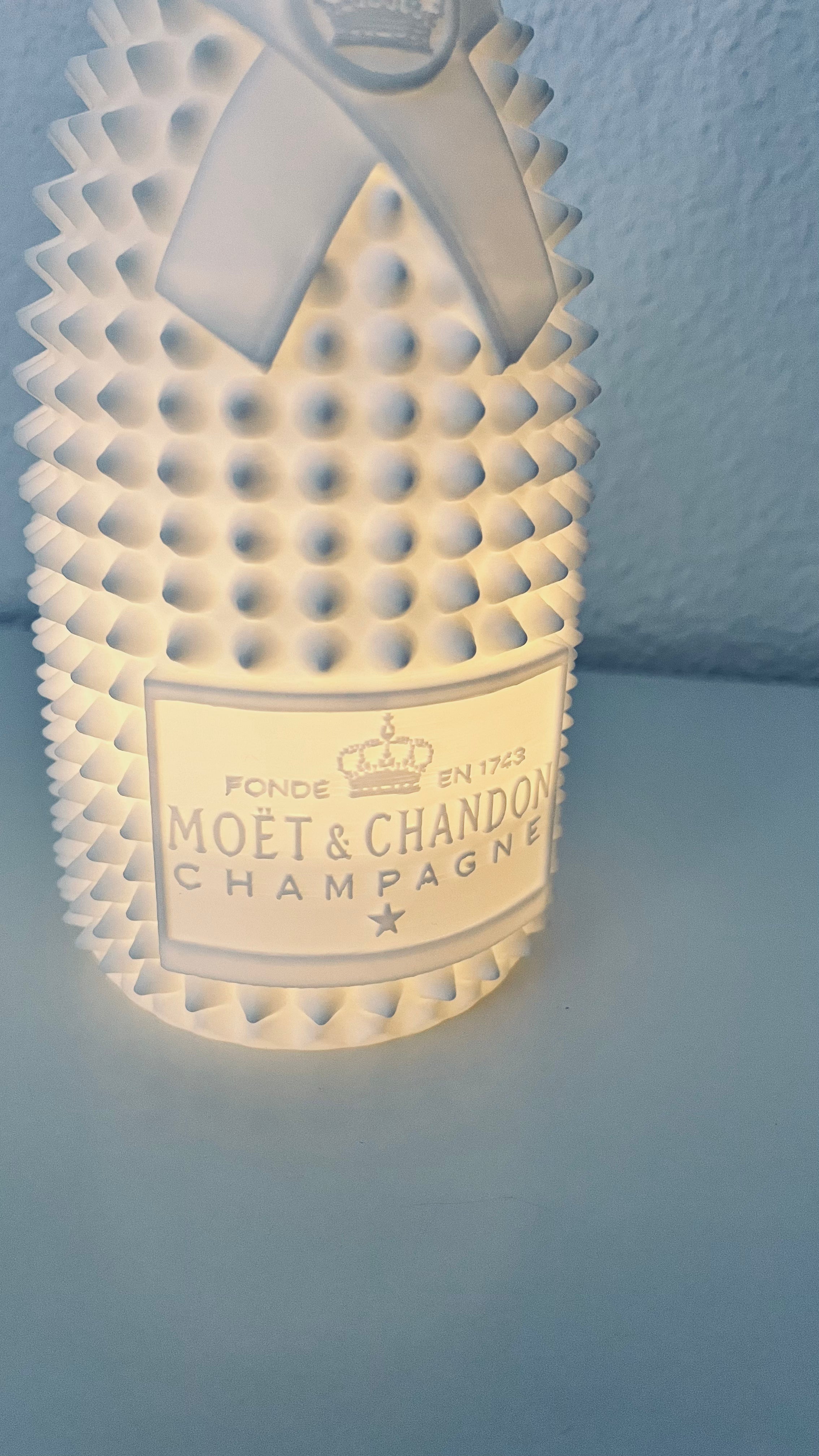 Éclat de Champagne Lumineux – Bouteille LED Décorative – Impression 3D