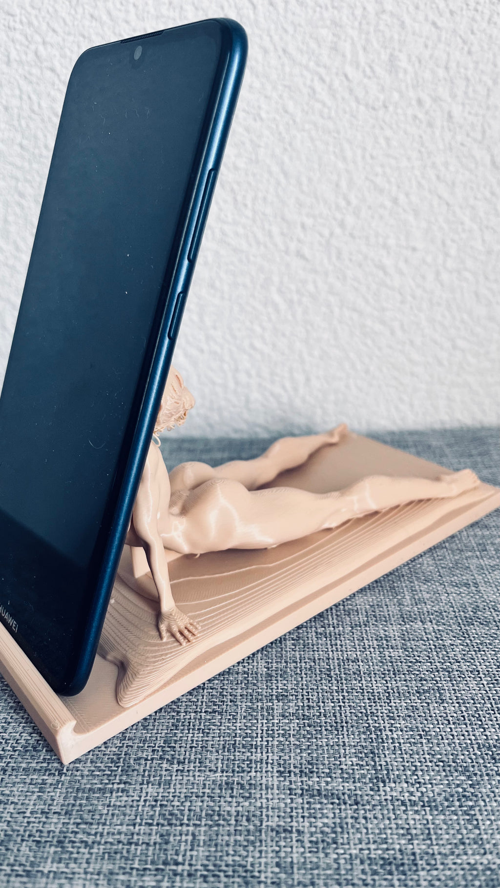 Support de téléphone Femme Sculpturale – Élégance Sensuelle