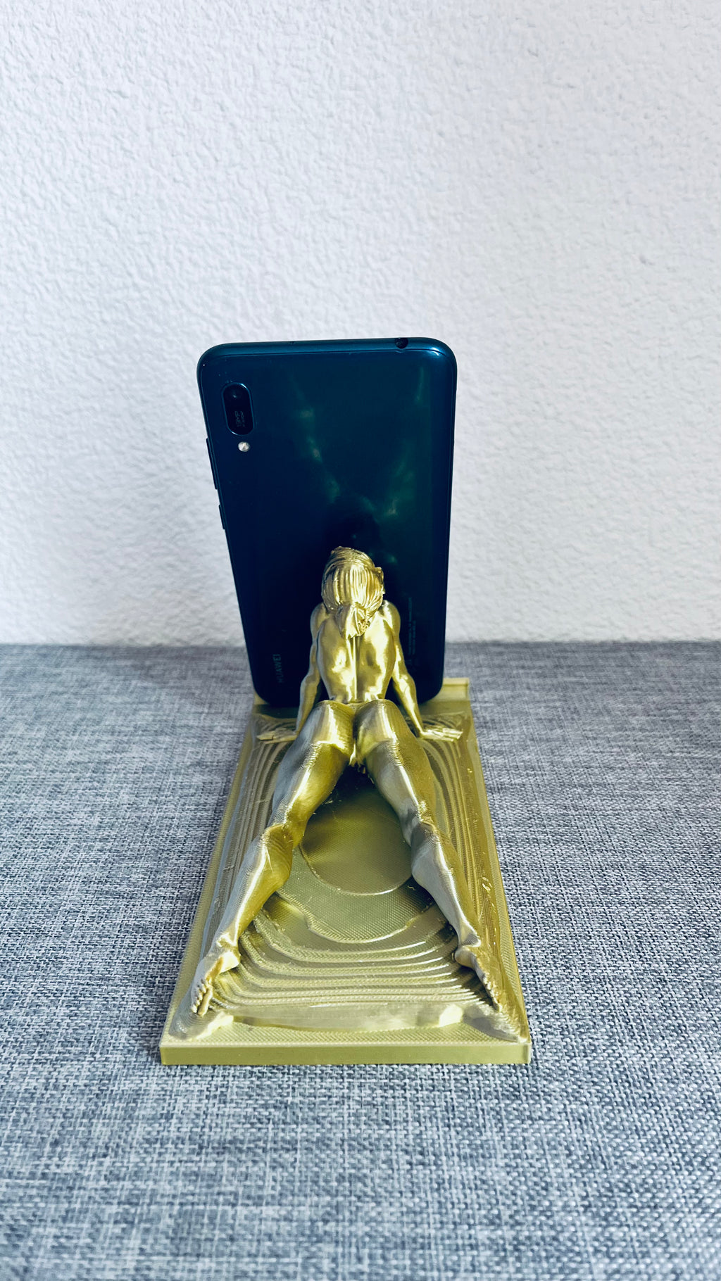 Support Téléphone Femme Sensuelle – Effet Métallisé Argent/Or – Impression 3D