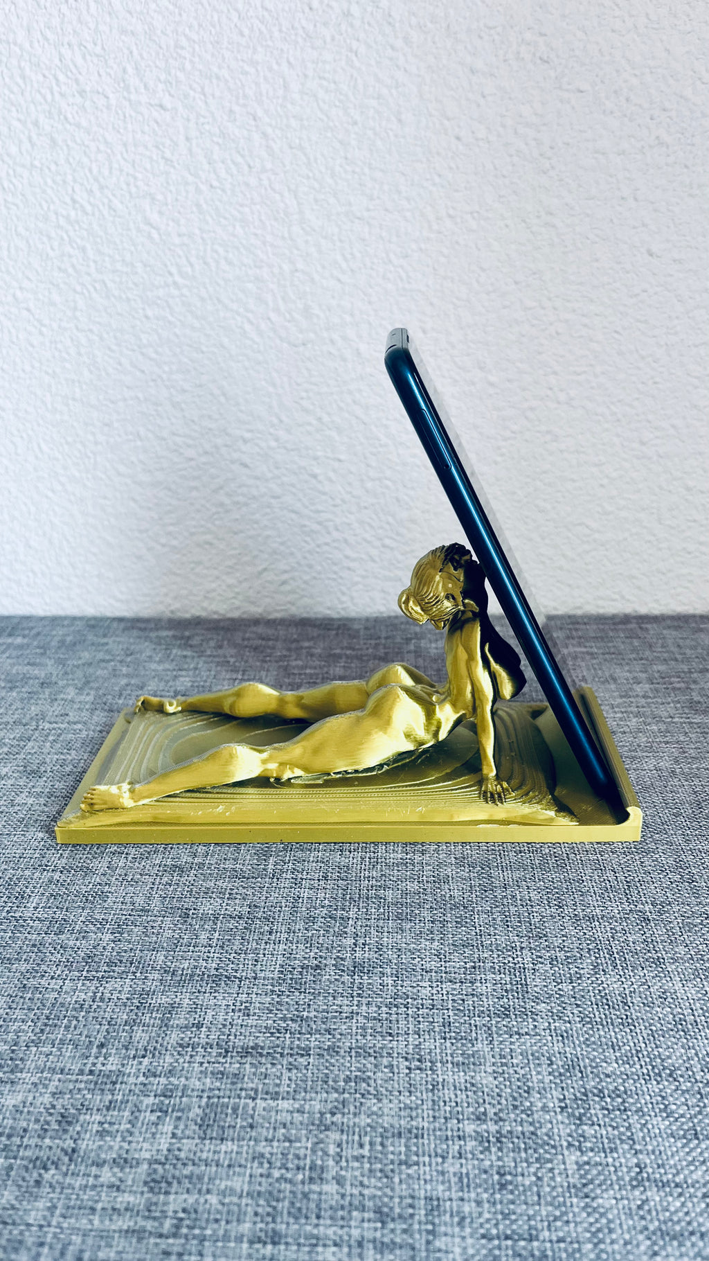 Support Téléphone Femme Sensuelle – Effet Métallisé Argent/Or – Impression 3D