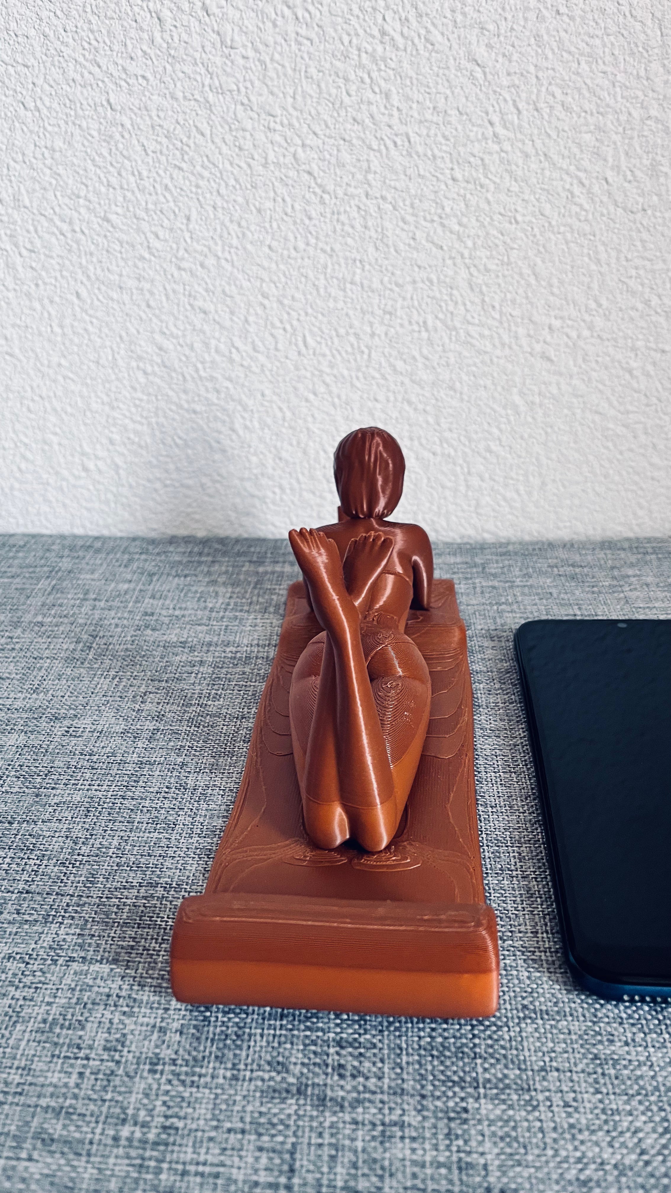 Support téléphone – Femme au bord de plage