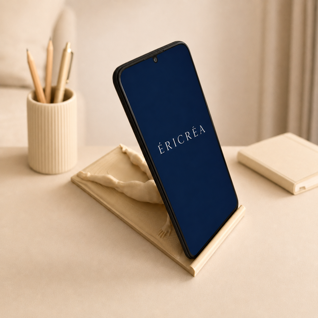 Support de téléphone Femme Sculpturale – Élégance Sensuelle
