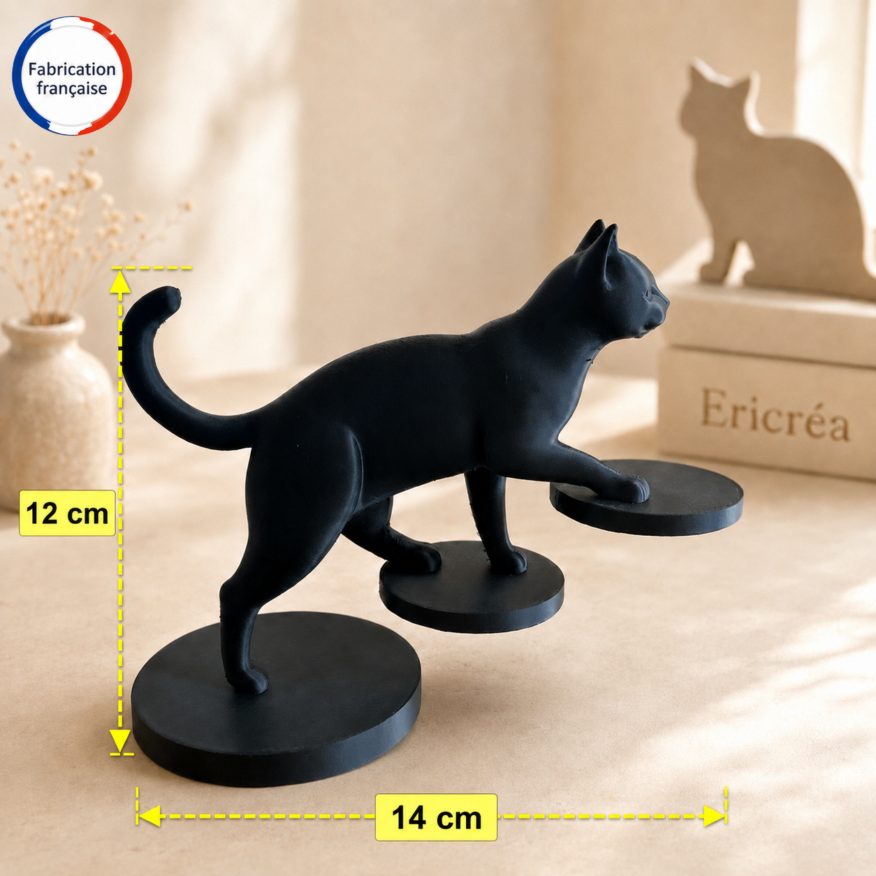 Chat sur marches flottantes – illusion d’optique