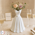 Centre de table mariage en forme de robe blanche avec bouquet