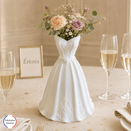 Centre de table mariage en forme de robe blanche avec bouquet