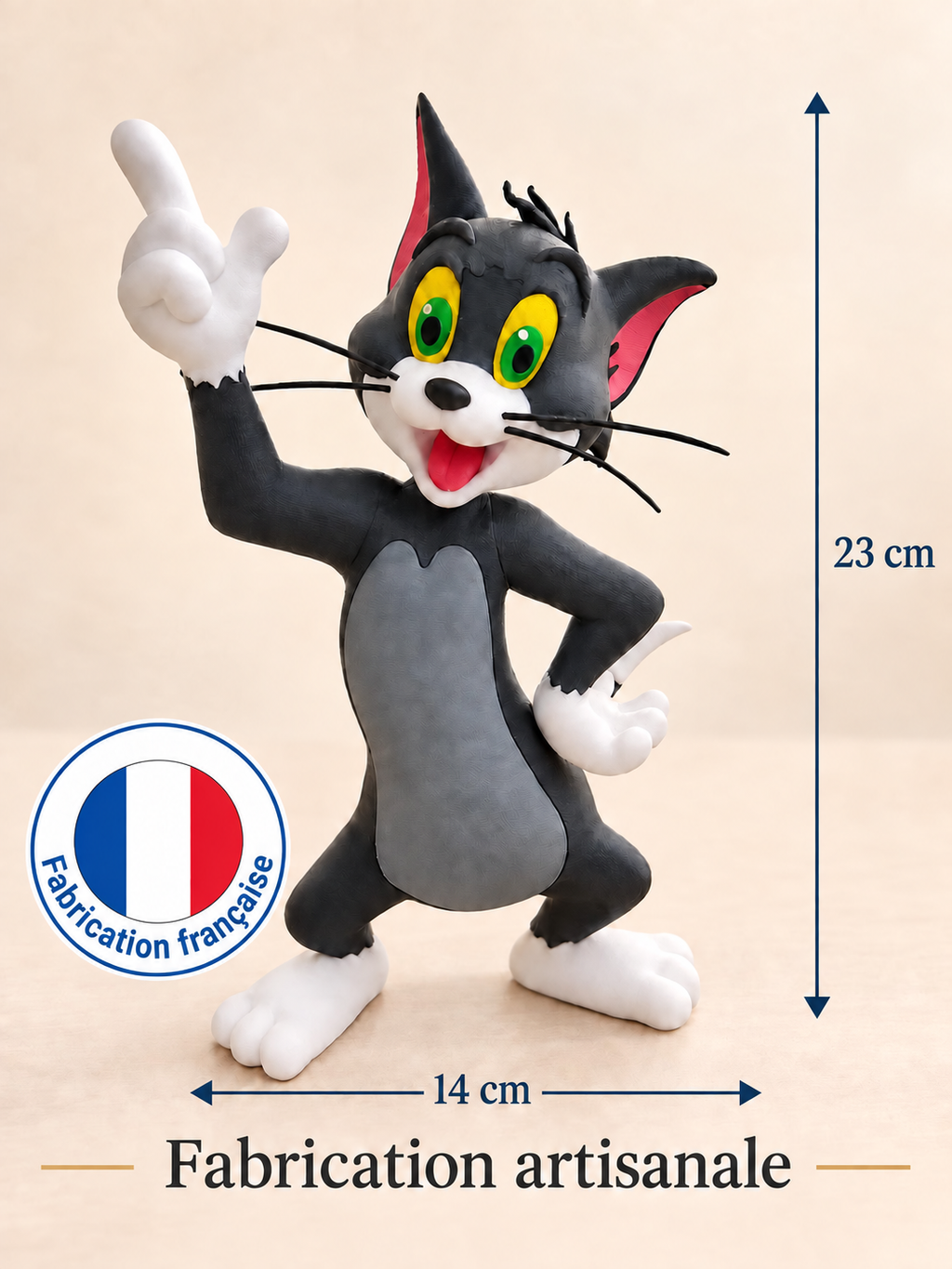 Dimensions de la figurine de chat : 23 cm de haut et 14 cm de large