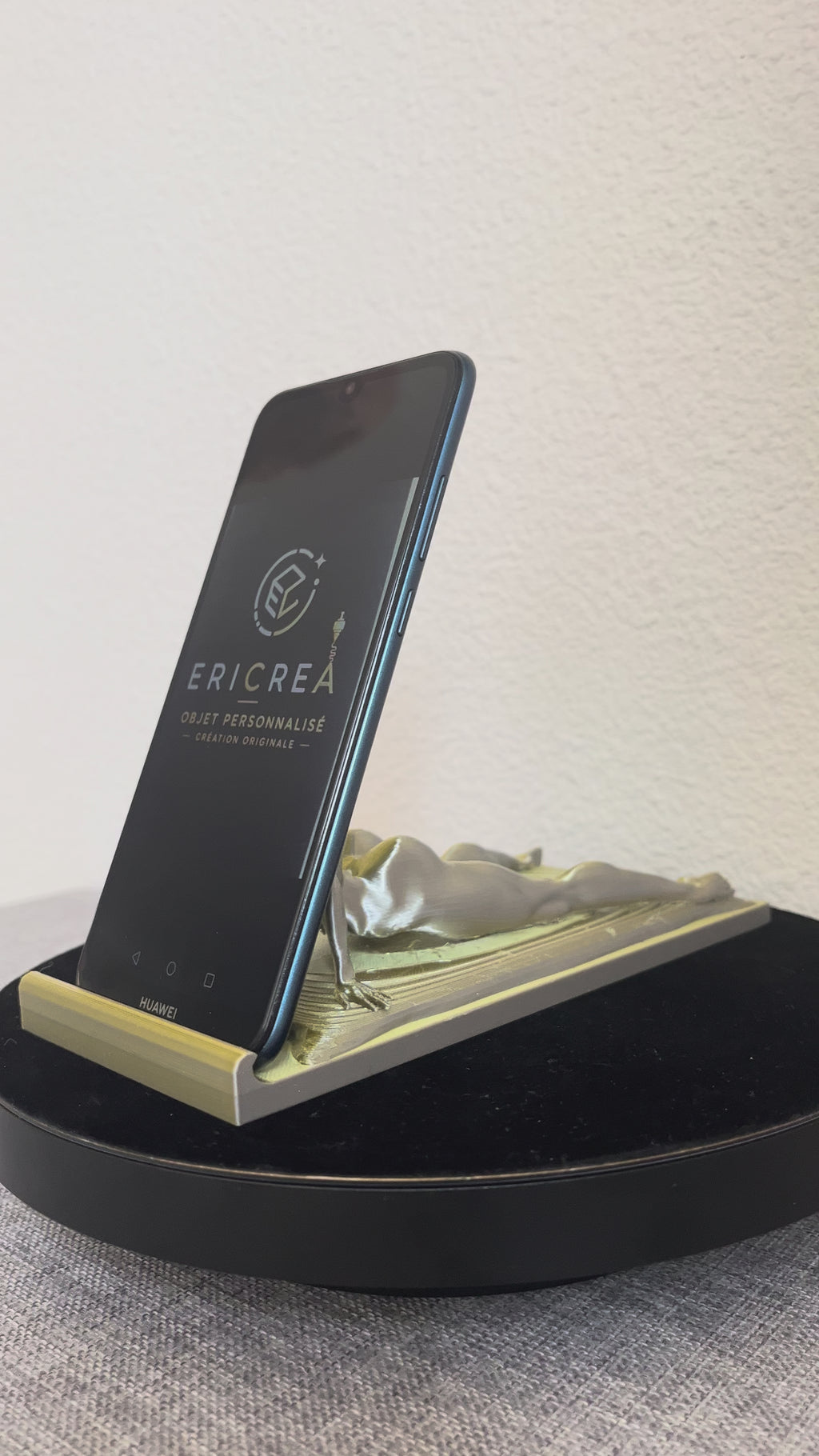 Support Téléphone Femme Sensuelle – Effet Métallisé Argent/Or – Impression 3D