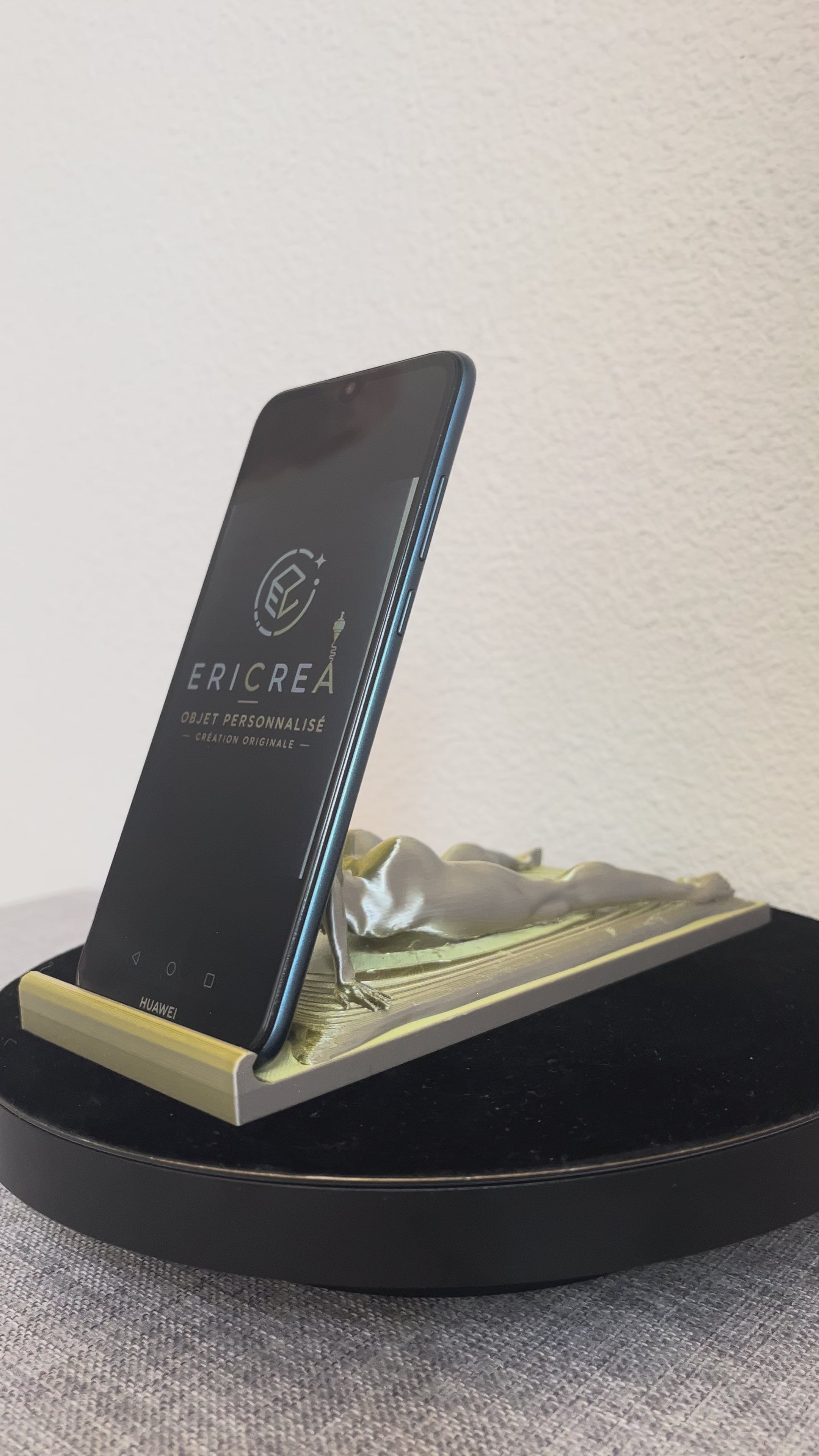 Support Téléphone Femme Sensuelle – Effet Métallisé Argent/Or – Impression 3D