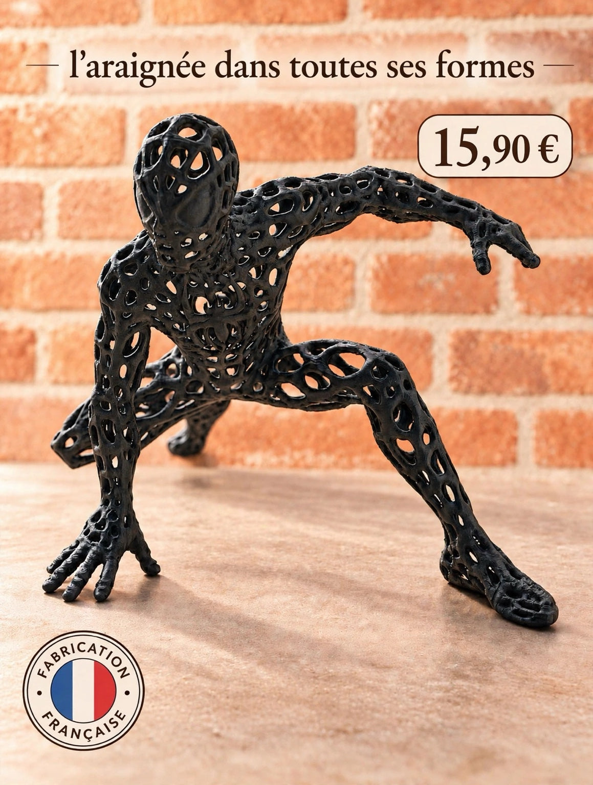 Figurine noire de l’homme-araignée, vue en pose accroupie
